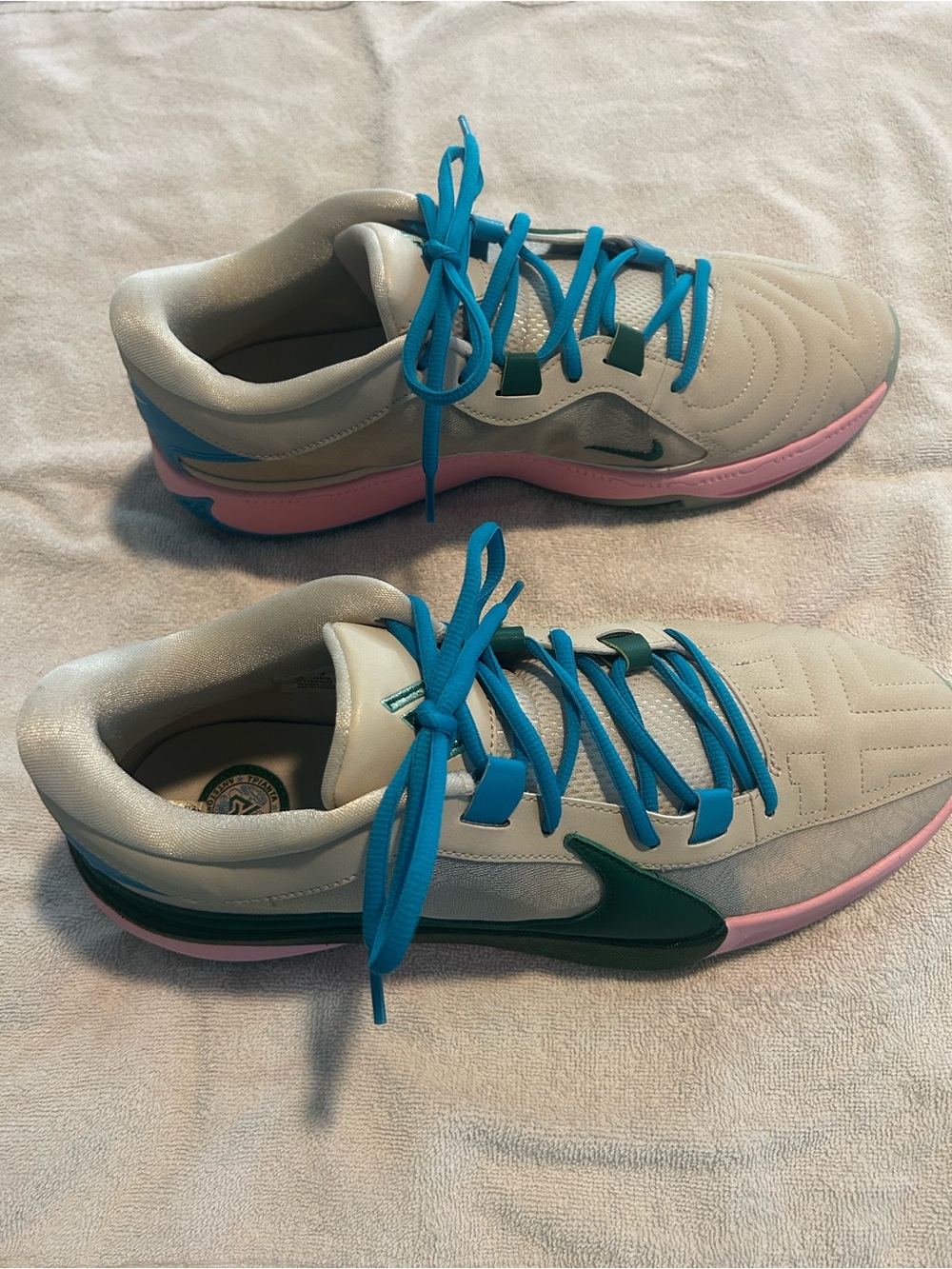Nike Low-Top Sneakers in Cream, Teal & Pink